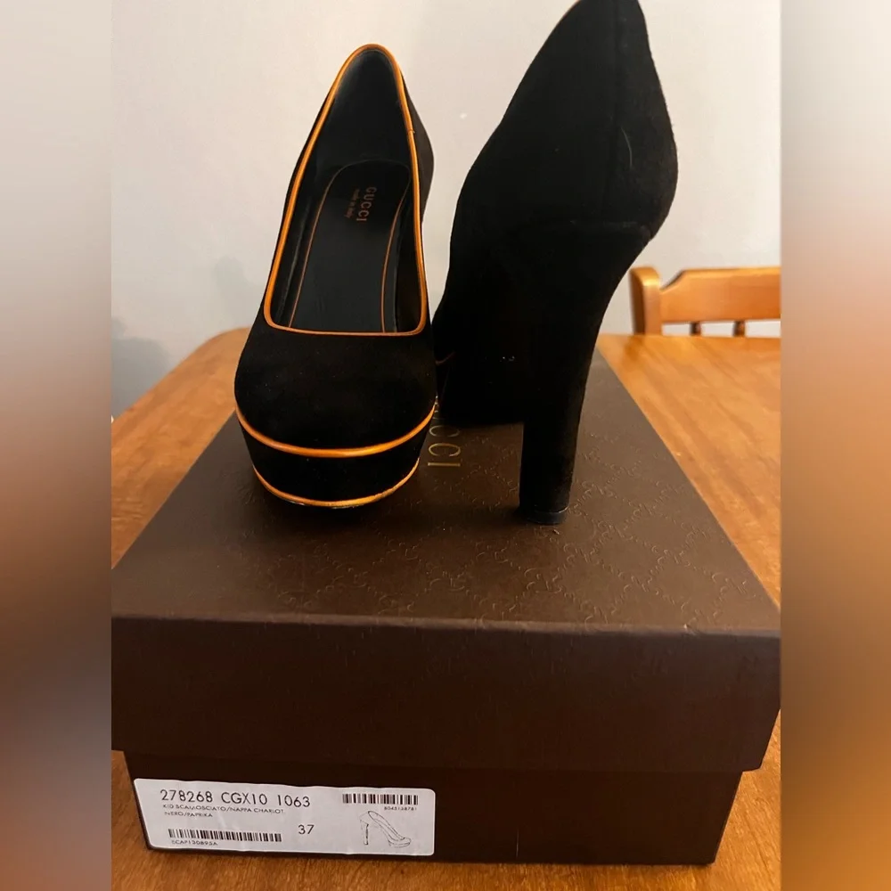 Authentic Black Gucci heels - Picture 2 of 6
